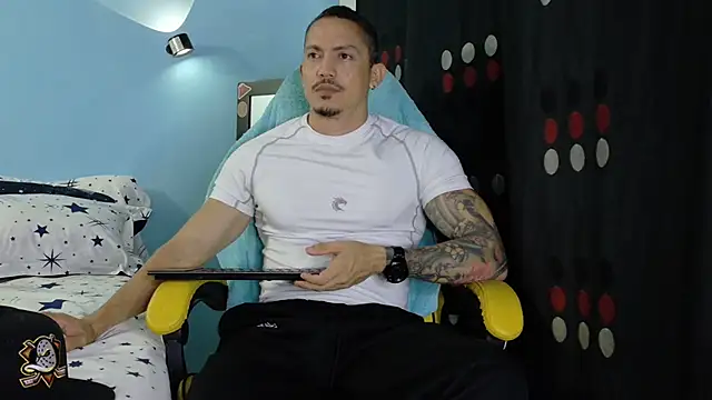 Snapshot of Alex_motta chatting on July 9, 3:07 am Alex motta online show from July 9, 3:07 am
