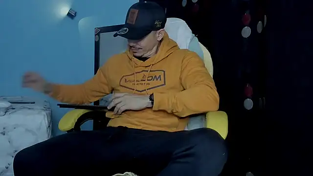 Snapshot of Alex_motta chatting on October 28, 4:02 am Alex motta online show from October 28, 4:02 am