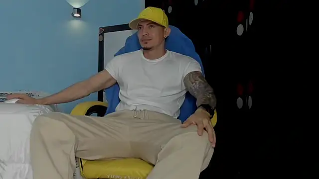 Snapshot of Alex_motta chatting on November 14, 3:43 am Alex motta online show from November 14, 3:43 am