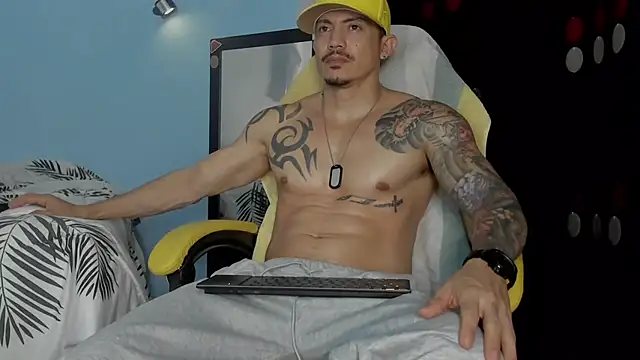 Snapshot of Alex_motta chatting on November 5, 4:15 am Alex motta online show from November 5, 4:15 am