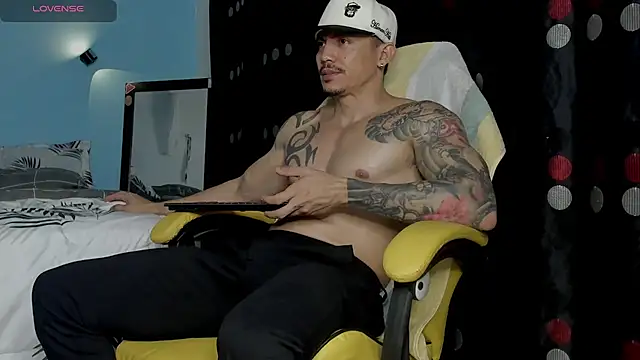 Snapshot of Alex_motta chatting on September 14, 4:13 am Alex motta online show from September 14, 4:13 am