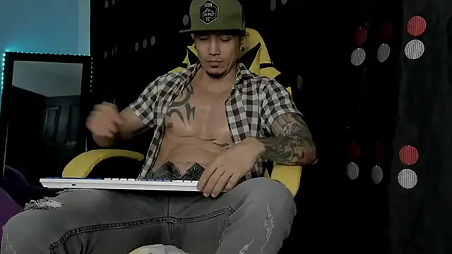 Snapshot of Alex_motta chatting on March 22, 5:17 am Alex motta online show from March 22, 5:17 am