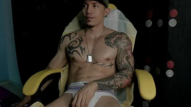 Snapshot of Alex_motta chatting on March 8, 4:45 am Alex motta online show from March 8, 4:45 am