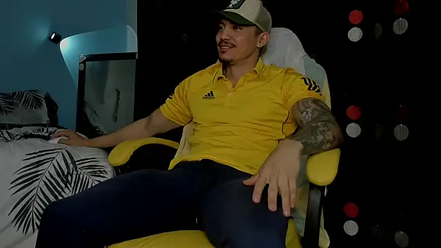 Snapshot of Alex_motta chatting on September 19, 1:42 am Alex motta online show from September 19, 1:42 am