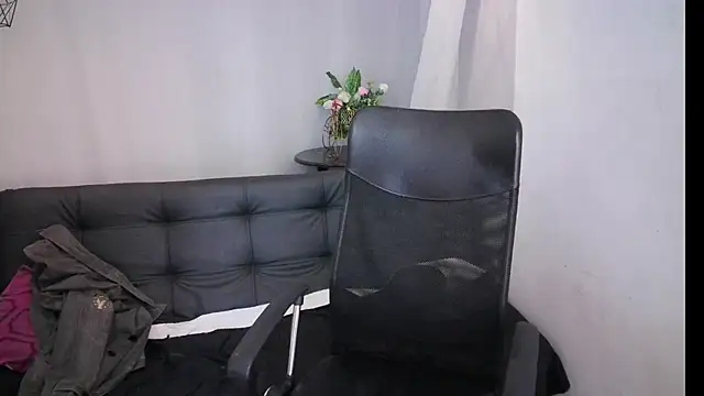 Snapshot of Aurora_ath chatting on March 8, 3:50 am Aurora ath online show from March 8, 3:50 am