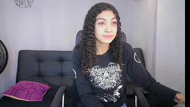 Snapshot of Aurora_ath chatting on March 1, 3:32 am Aurora ath online show from March 1, 3:32 am