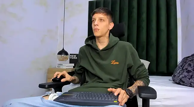 Snapshot of Adam_hard_ chatting on February 24, 11:52 pm Adam hard  online show from February 24, 11:52 pm