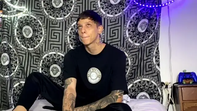 Snapshot of Adam_hard_ chatting on October 30, 2:21 am Adam hard  online show from October 30, 2:21 am