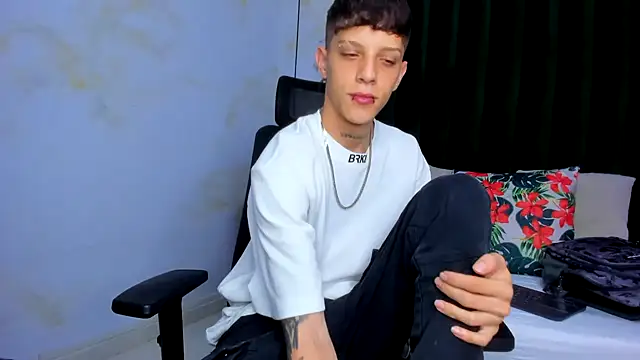 Snapshot of Adam_hard_ chatting on January 17, 7:49 pm Adam hard  online show from January 17, 7:49 pm