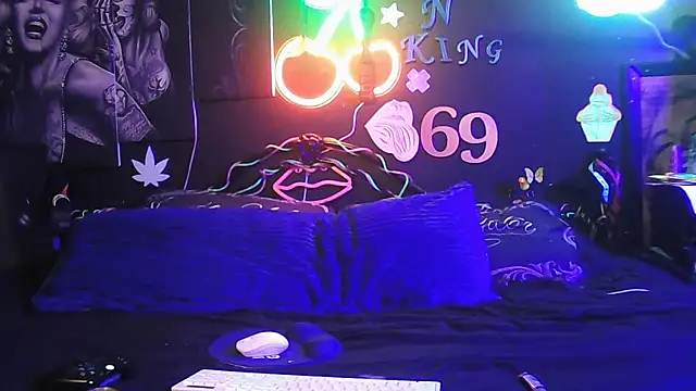 Snapshot of kjs_daddy123 chatting on February 28, 11:43 am kjs daddy123 online show from February 28, 11:43 am