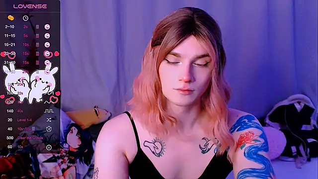 Snapshot of Alice_Hells chatting on December 1, 8:26 am Alice Hells online show from December 1, 8:26 am