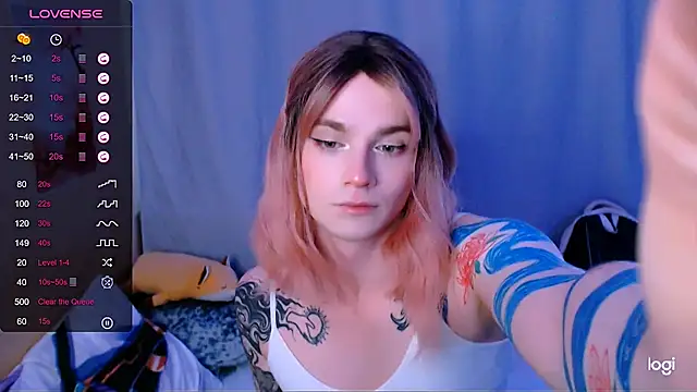 Snapshot of Alice_Hells chatting on June 5, 6:18 am Alice Hells online show from June 5, 6:18 am