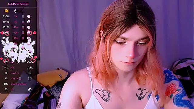 Snapshot of Alice_Hells chatting on October 25, 7:51 am Alice Hells online show from October 25, 7:51 am