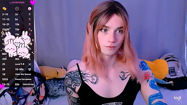 Snapshot of Alice_Hells chatting on July 17, 6:32 am Alice Hells online show from July 17, 6:32 am