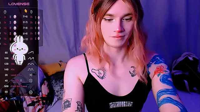 Snapshot of Alice_Hells chatting on December 15, 5:13 am Alice Hells online show from December 15, 5:13 am