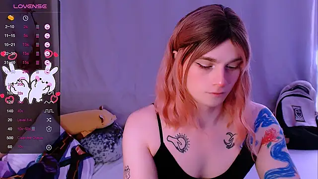 Snapshot of Alice_Hells chatting on October 20, 6:48 am Alice Hells online show from October 20, 6:48 am