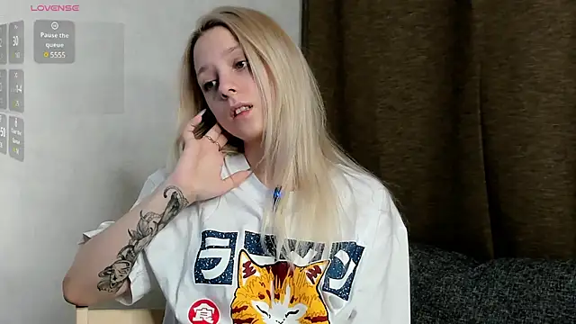 Snapshot of EngelFugler chatting on March 10, 6:12 pm EngelFugler online show from March 10, 6:12 pm