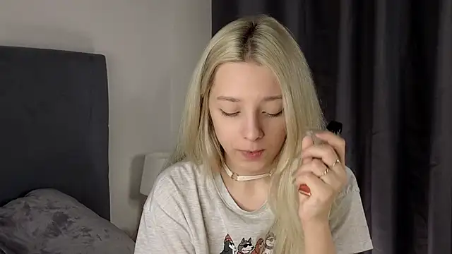 Snapshot of EngelFugler chatting on September 9, 11:08 am EngelFugler online show from September 9, 11:08 am