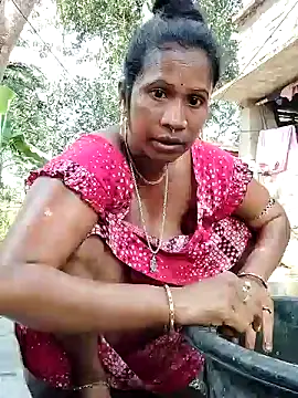 Snapshot of Hotty-dola chatting on February 15, 4:47 am Hotty-dola online show from February 15, 4:47 am