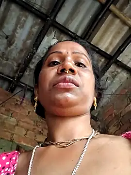 Snapshot of Hotty-dola chatting on February 25, 3:52 am Hotty-dola online show from February 25, 3:52 am