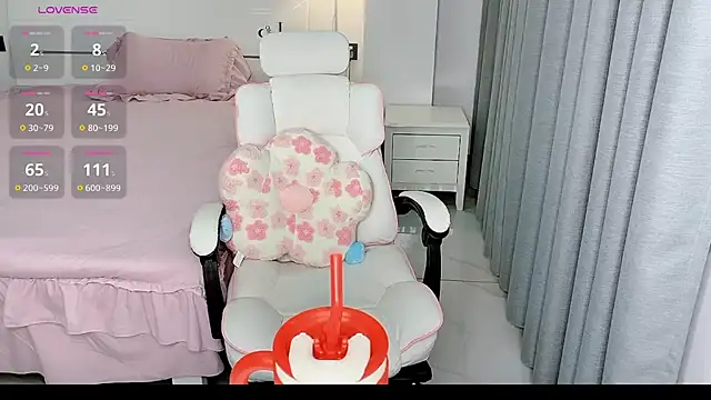 Snapshot of -Wendy__ chatting on February 7, 5:18 pm -Wendy online show from February 7, 5:18 pm