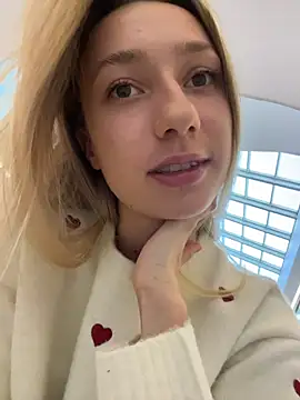 Snapshot of Lia__Love chatting on October 17, 12:07 pm Lia Love online show from October 17, 12:07 pm