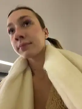 Snapshot of Lia__Love chatting on November 28, 12:05 pm Lia Love online show from November 28, 12:05 pm