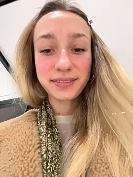 Snapshot of Lia__Love chatting on October 27, 12:17 pm Lia Love online show from October 27, 12:17 pm