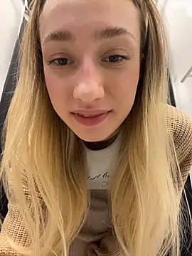 Snapshot of Lia__Love chatting on November 25, 12:16 pm Lia Love online show from November 25, 12:16 pm