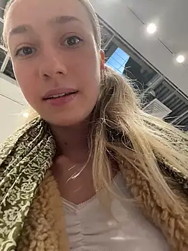 Snapshot of Lia__Love chatting on October 10, 12:17 pm Lia Love online show from October 10, 12:17 pm