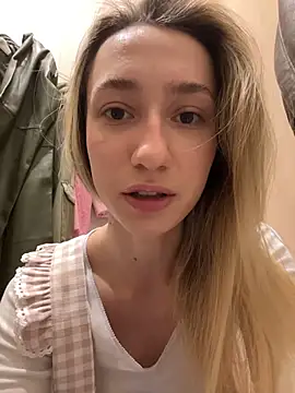 Snapshot of Lia__Love chatting on November 11, 12:22 pm Lia Love online show from November 11, 12:22 pm