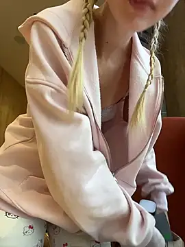 Snapshot of Lia__Love chatting on October 28, 12:15 pm Lia Love online show from October 28, 12:15 pm