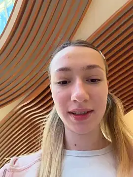 Snapshot of Lia__Love chatting on December 14, 9:04 am Lia Love online show from December 14, 9:04 am