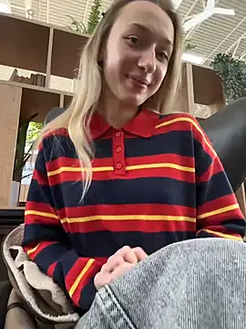 Snapshot of Lia__Love chatting on October 7, 12:17 pm Lia Love online show from October 7, 12:17 pm