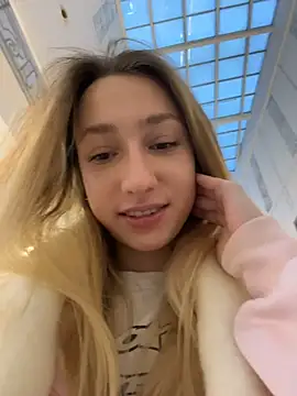 Snapshot of Lia__Love chatting on November 27, 12:27 pm Lia Love online show from November 27, 12:27 pm