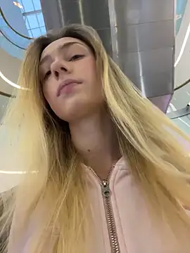 Snapshot of Lia__Love chatting on November 13, 12:09 pm Lia Love online show from November 13, 12:09 pm