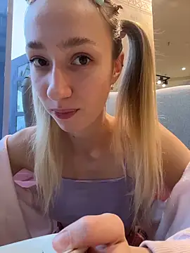 Snapshot of Lia__Love chatting on November 5, 12:30 pm Lia Love online show from November 5, 12:30 pm