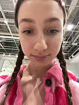 Snapshot of Lia__Love chatting on February 7, 12:28 pm Lia Love online show from February 7, 12:28 pm