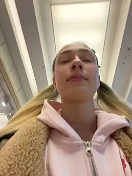 Snapshot of Lia__Love chatting on November 12, 11:58 am Lia Love online show from November 12, 11:58 am