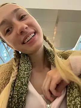 Snapshot of Lia__Love chatting on October 5, 12:07 pm Lia Love online show from October 5, 12:07 pm