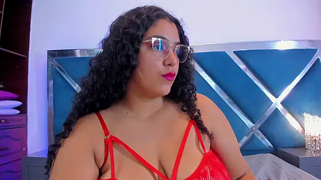 Snapshot of Tiffanymiller00 chatting on November 14, 1:26 pm Tiffanymiller00 online show from November 14, 1:26 pm