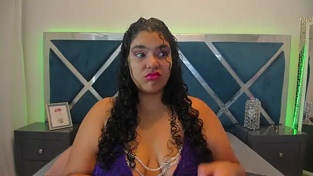 Tiffanymiller00 online show from April 30, 2:13 pm