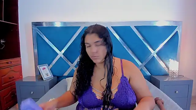 Snapshot of Tiffanymiller00 chatting on November 18, 12:52 pm Tiffanymiller00 online show from November 18, 12:52 pm