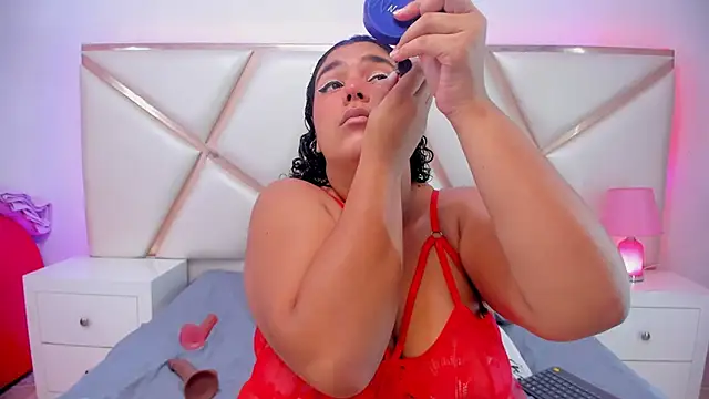 Snapshot of Tiffanymiller00 chatting on December 16, 3:05 pm Tiffanymiller00 online show from December 16, 3:05 pm