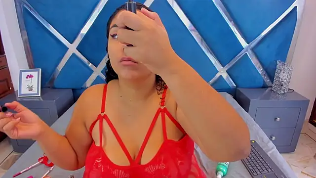 Snapshot of Tiffanymiller00 chatting on November 21, 1:21 pm Tiffanymiller00 online show from November 21, 1:21 pm