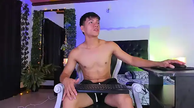 Valentino  X online show from March 12, 12:26 pm