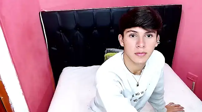 Snapshot of will_star_x chatting on December 3, 4:33 pm will star x online show from December 3, 4:33 pm