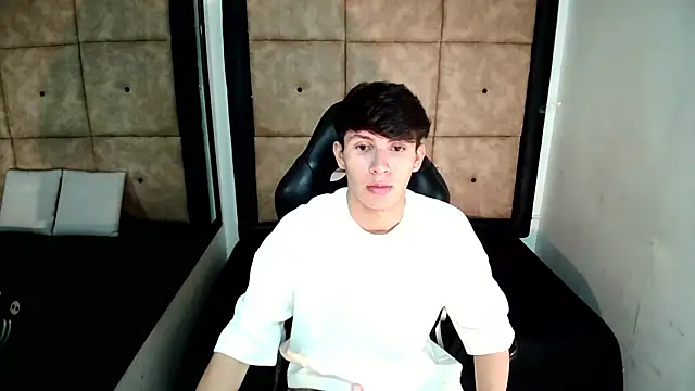 Snapshot of will_star_x chatting on October 2, 1:58 pm will star x online show from October 2, 1:58 pm