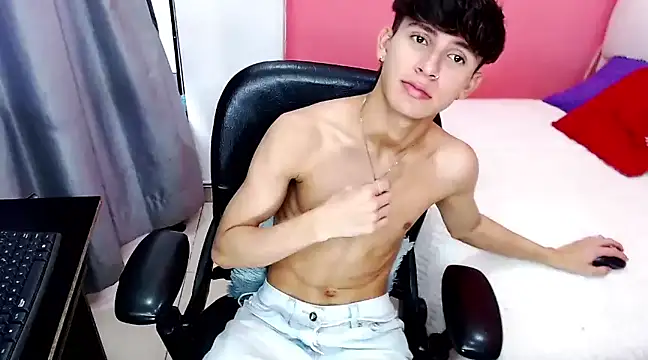 Snapshot of will_star_x chatting on February 6, 6:13 pm will star x online show from February 6, 6:13 pm