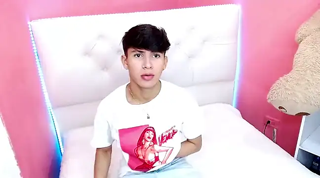 Snapshot of will_star_x chatting on December 23, 4:17 pm will star x online show from December 23, 4:17 pm